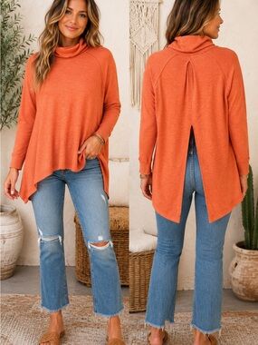 Free People Oversized Split-Back Top ⭐️ 🌼